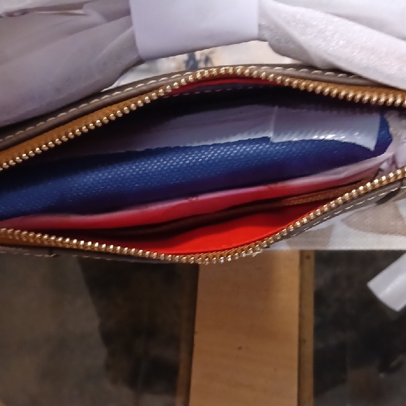 STUNNING Dooney & Bourke 'Lexington' Elephant Colored Crossbody Bag - Picture 11 of 12